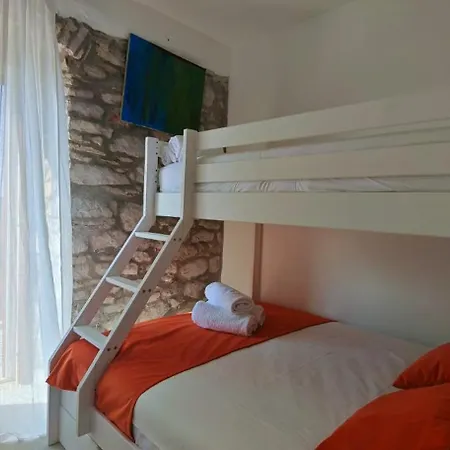 فيلة Smoquizza Smokvica (Korcula)